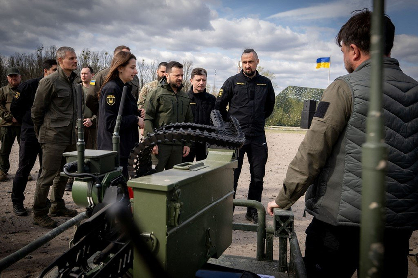 Zelensky pretendon se Ukraina mund ta tejkalojë Rusinë në prodhimin e armëve