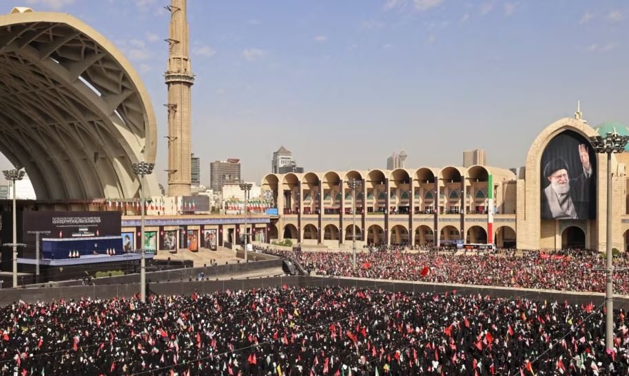 Ende asnjë shenjë nga udhëheqësi suprem, teksa Irani nis ceremonitë mortore për Khamenein