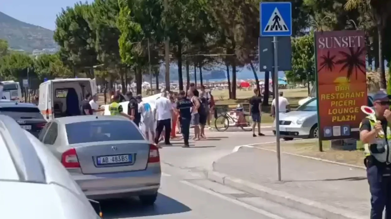 U rrëzua teksa po zbriste nga urbani i linjës - lëndohet një grua e moshuar në Vlorë