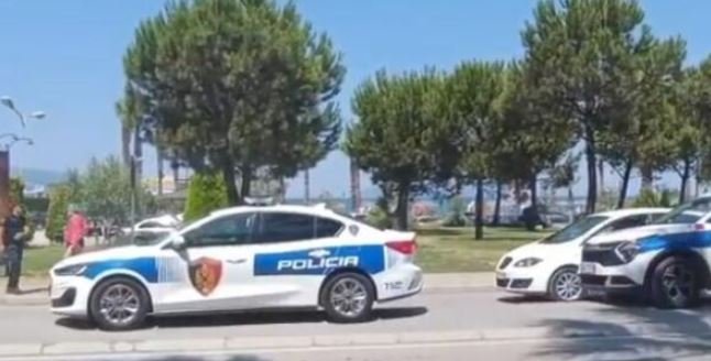 E moshuara bie nga autobusi/ Transportohet në spital, në gjendje të rëndë - Ambulanca mbërrin me vonesë