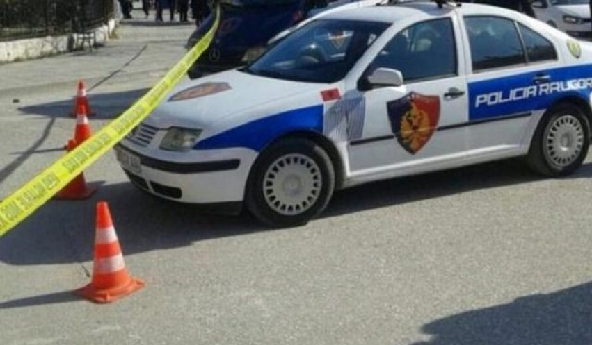 Aksident në Tepelenë  makina përplas taksinë  lëndohet shoferi dhe pasagjerët