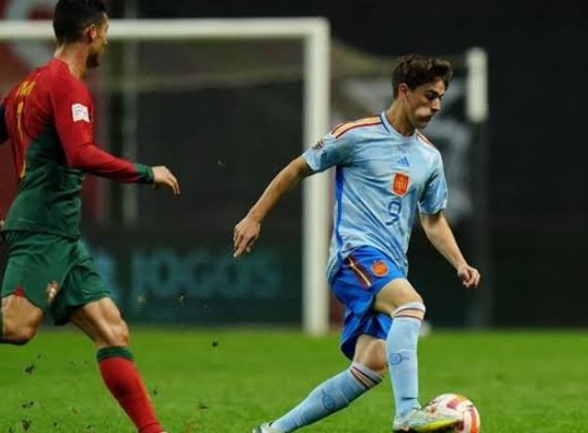 Gavi i del në mbrojtje Cristiano Ronaldos