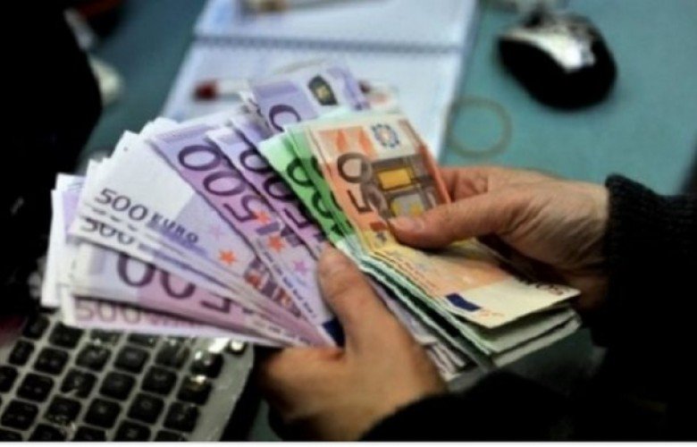Ja si këmbehen dollari, euro dhe paundi këtë të diel në Shqipëri