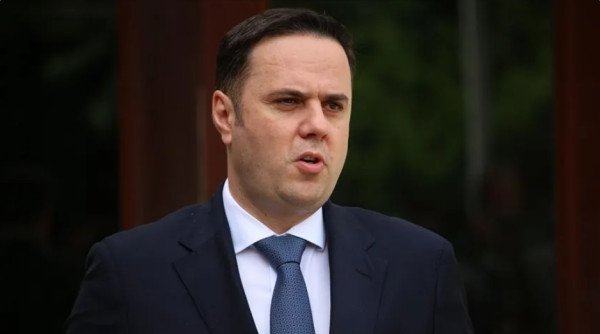 Nis mbledhja e nënshkrimeve për shkarkimin e Lumir Abdixhikut