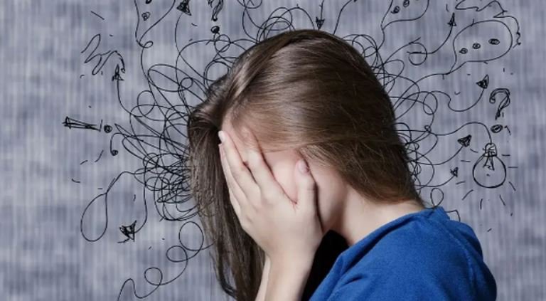 Këshillat e ekspertëve: Ja si ta mbështesni një mik që po përballet me probleme të shëndetit mendor!