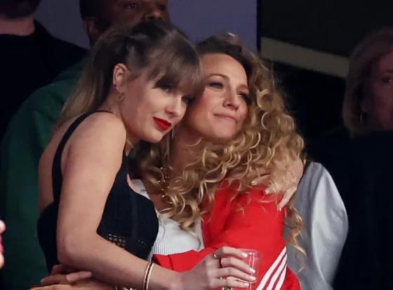 Blake Lively mungoi në dasmën e Taylor Swift - miqësia e tyre thuhet se ka marrë fund