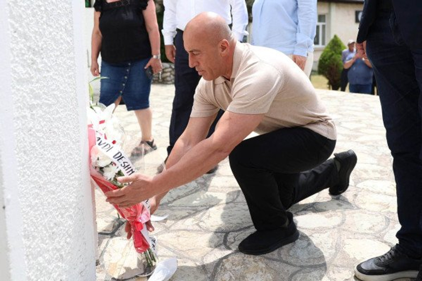 loxha-simbol-i-unitetit-dhe-sakrifices-haradinaj-nderon-deshmoret-e-betejes