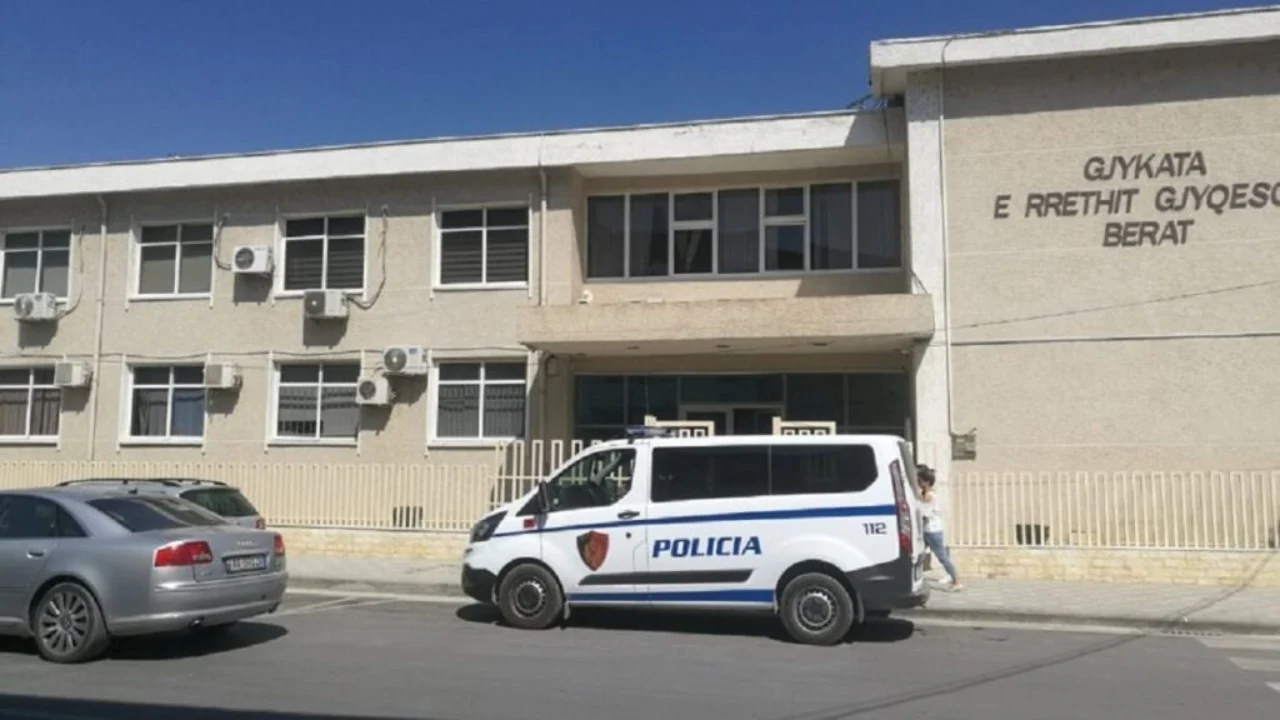 Shfrytëzonte bashkëjetuesen për prostitucion së bashku me shokun e tij, Prokuroria e Beratit dërgon në gjyq shtetasit dy persona
