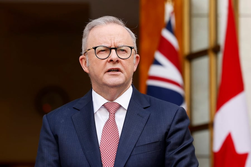 Deklaroi se do të donte të kryente marrëdhënie s ksuale me këngëtaren e famshme  kryeministri i Australisë kërkon falje publike