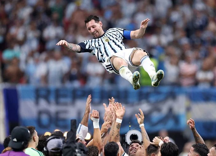 Messi thyen rekordin e Maradonës