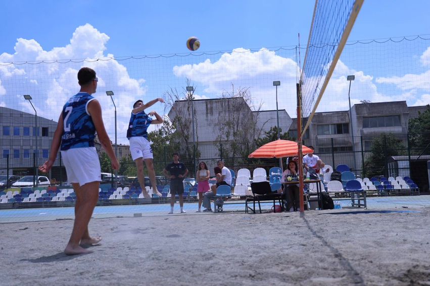 Vazhdon spektakli i Beach Volley U18 