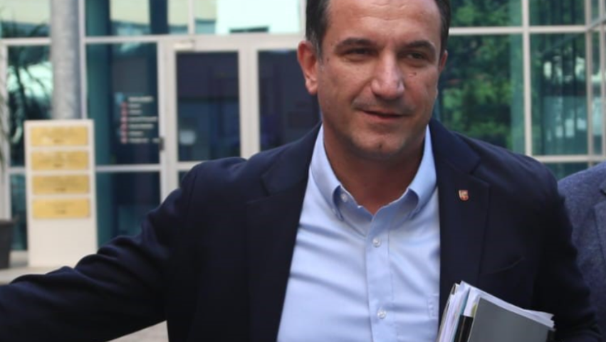 xoxa-rrezohet-per-pezullimin-e-gjykimit-gjkko-shtyn-seancen-per-dosjen-veliaj-pezullon-afatin-e-paraburgimit