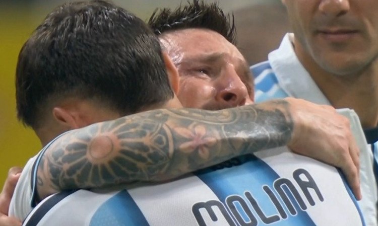 Messi dhe “të fortët” e Argjentinës shpërthejnë në lot pas fitores dramatike