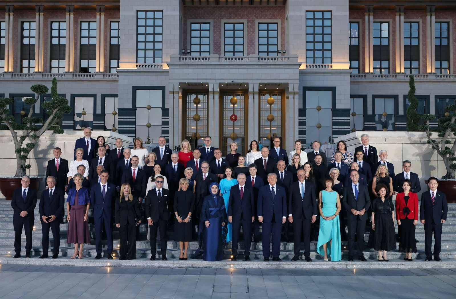 Samiti i NATO-s në Ankara, publikohet fotoja familjare nga darka shtetërore e Erdoganit
