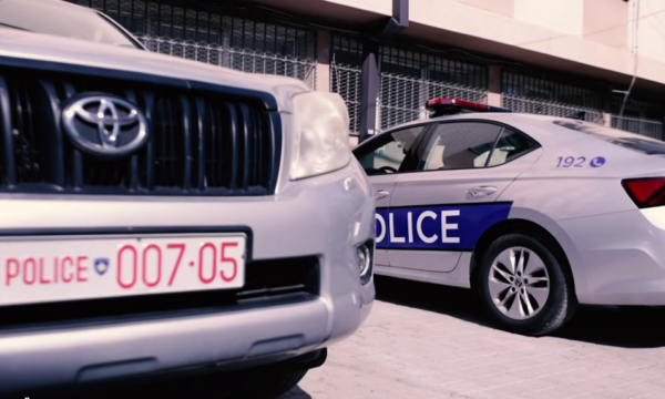 Policia e cilëson tentim vrasje rastin në Komoran: Tre persona u therën me thikë, të dyshuarit u larguan nga vendngjarja
