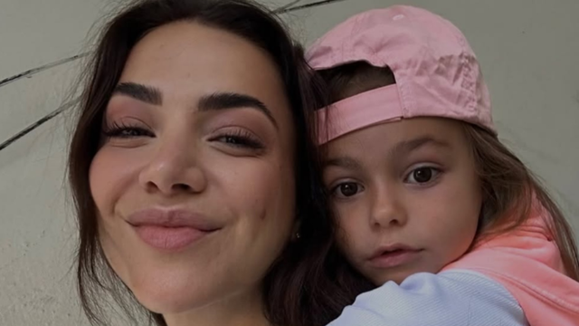 Sara Hoxha rikthehet pas 6 vitesh në vendin ku zbuloi gjininë e Poit! Rrëfimi emocionues për vajzën e saj