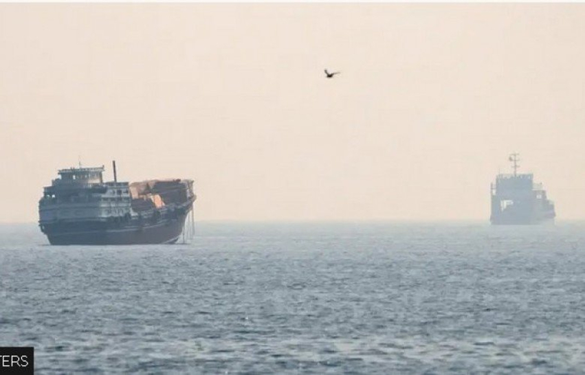 Mijëra marinarë të bllokuar në anije në Ngushticën e Hormuzit