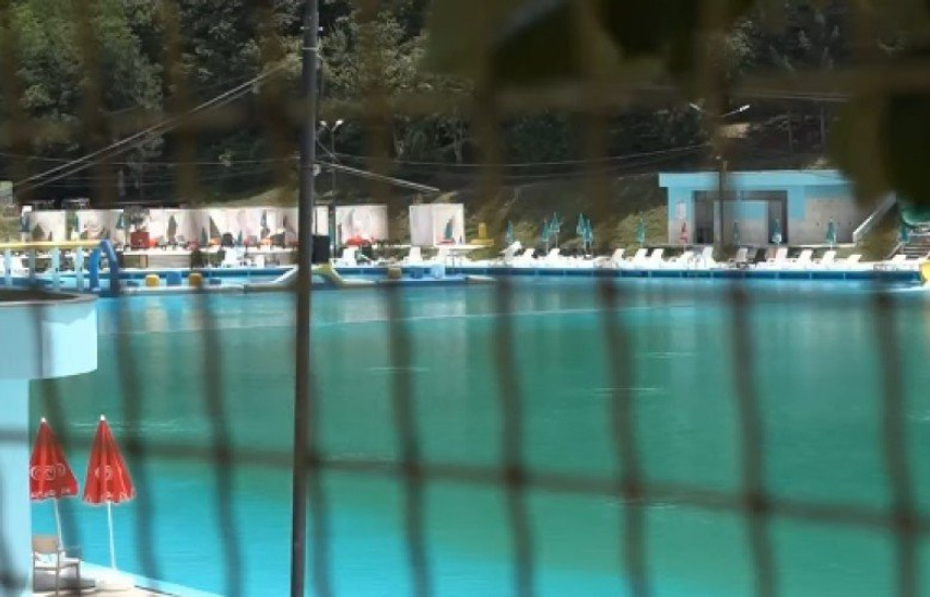 Mbyllet përkohësisht pishina e Gërmisë pas ankesave për cilësinë e ujit