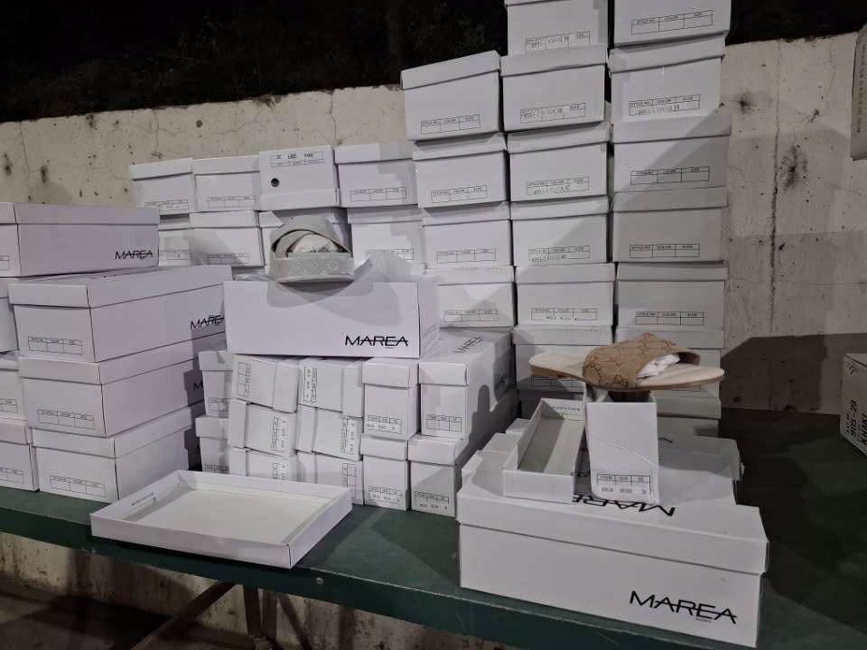 Dogana ndalon 128 palë këpucë të dyshuara për cenim të të drejtave të pronësisë intelektuale në Han të Elezit