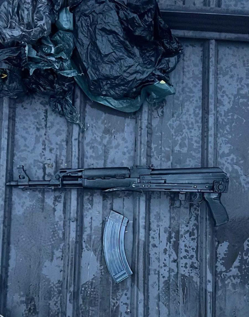Sekuestrohen armë e fishekë në Leposaviq  Policia gjen edhe flamuj me mbishkrime nacionaliste
