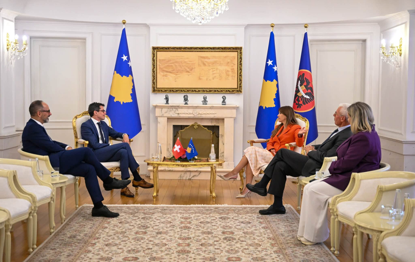 Haxhiu pret në takim lamtumirës ambasadorin e Zvicrës në Kosovë