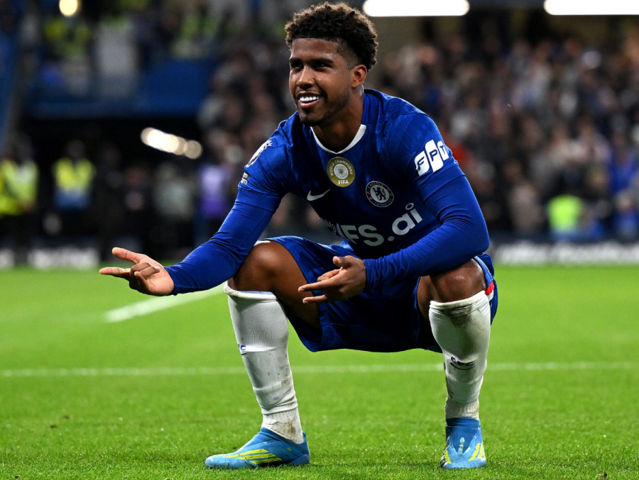 Manchester United siguron mesfushorin brazilian