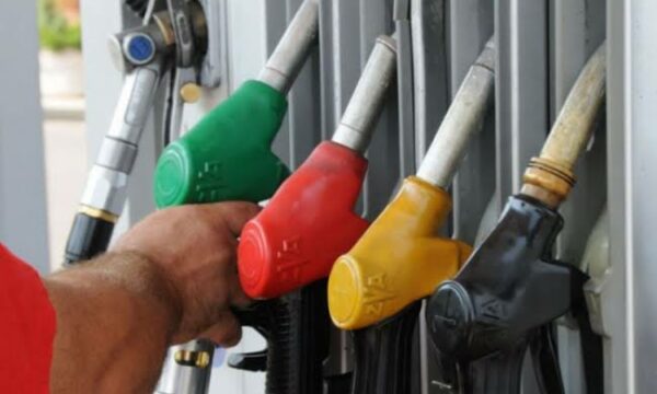 Publikohen çmimet tavan të derivateve për sot, nafta më shtrenjtë se dje