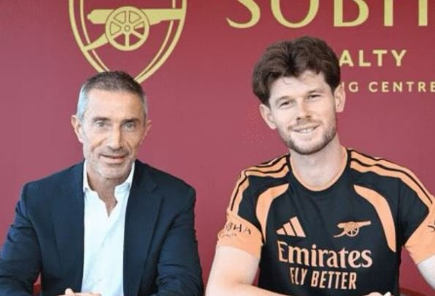 Arsenali nënshkruan me ish portierin e Leedsit