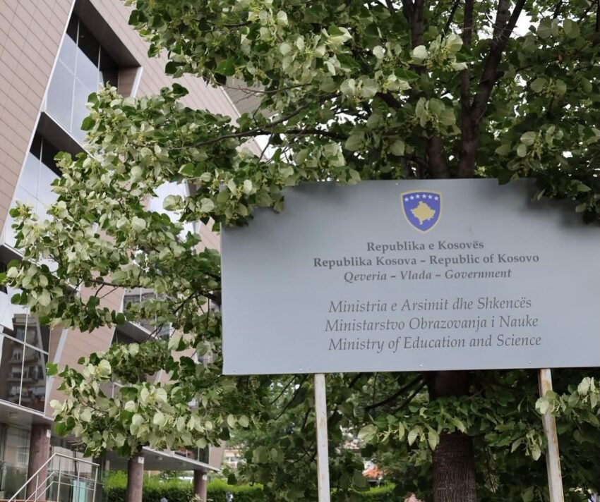 MASh ndan 100 bursa për nxënësit e Arsimit Profesional, aplikimi hapet deri më 1 tetor 