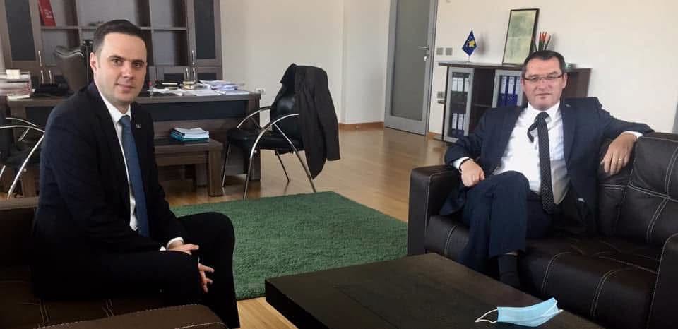 “Mos e këput krejt partinë” – Thirrja e fortë e Gecajt për Lumir Abdixhikun