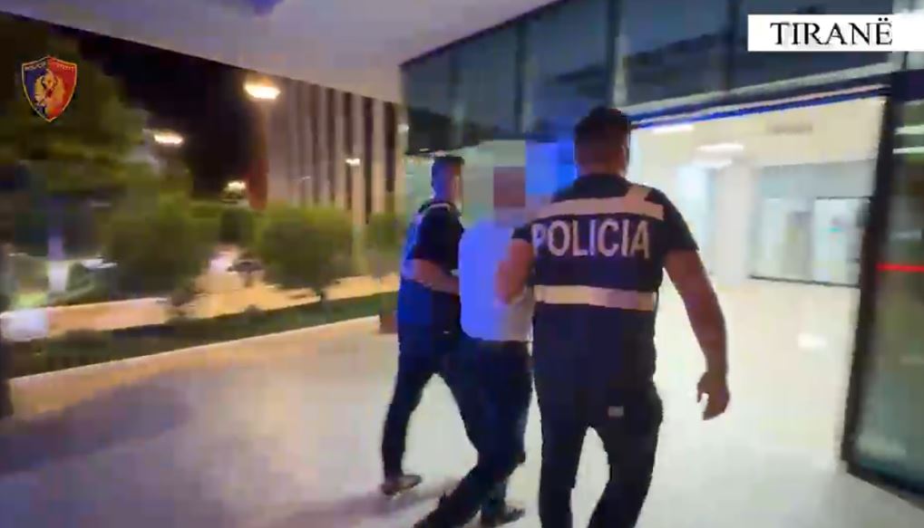 Armë dhe qindra fishekë, tre të arrestuar në Tiranë