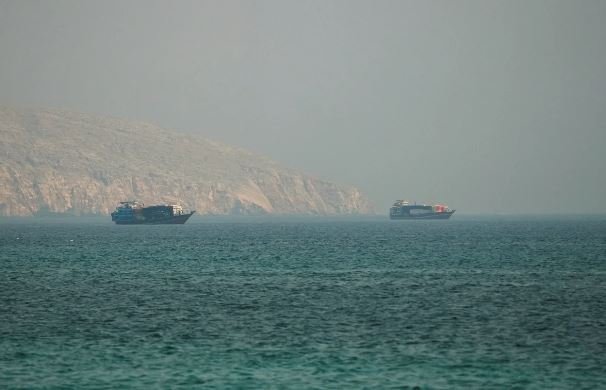 Bie trafiku detar në Ngushticën e Hormuzit pas përshkallëzimit të tensioneve ShBA-Iran