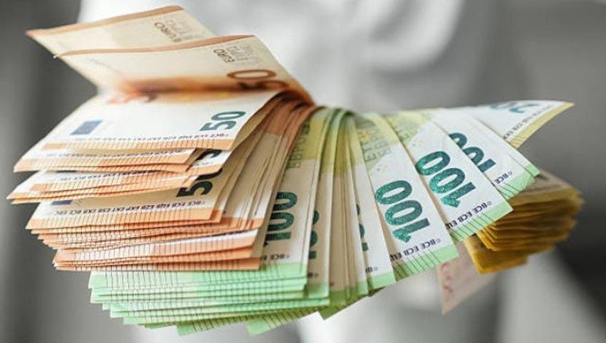 Dyshohet për para të falsifikuara  banka dorëzon qindra euro në policinë e Prizrenit