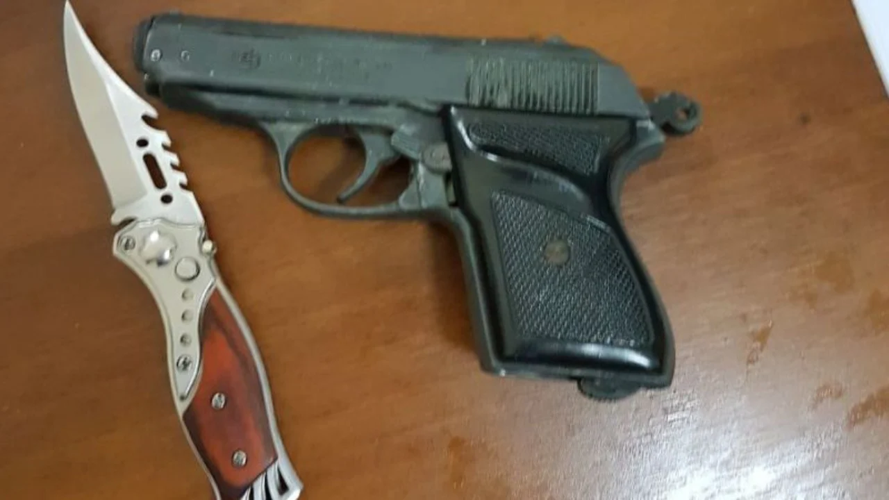 Krimet me armë të ftohta, shtohen rastet e mbajtjes së thikave dhe mjeteve të tjera