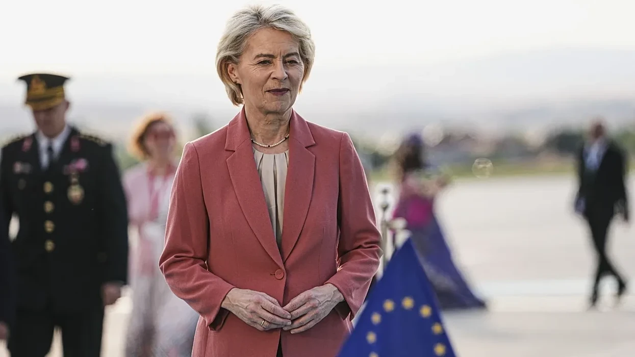 Von der Leyen do të dhurojë armën e dhuruar nga Erdogan për muzeun ushtarak