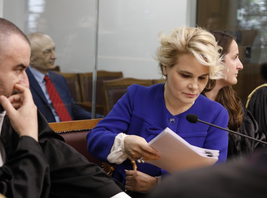 Seanca në GJKKO/ “Akuza është shumë seksiste”, Kryemadhi debate me prokurorin: Duket sikur kam qenë në pozitën e shërbëtores