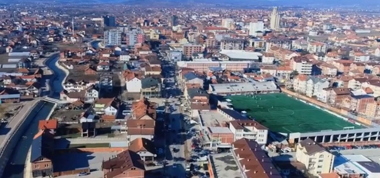 Pas Mitrovicës, edhe Podujeva lejon shfrytëzimin e parkingjeve të disa shkollave 