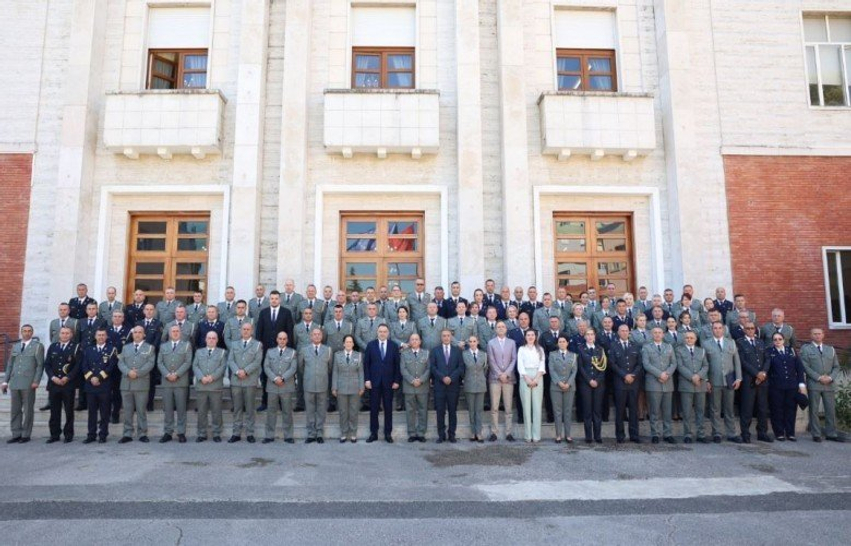 7-pjesetare-te-fsk-se-diplomojne-ne-kolegjin-e-mbrojtjes-dhe-sigurise