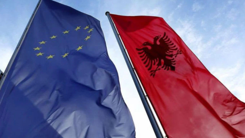Nga Diplomacia te Shkenca  cilët janë 3 kapitujt e parë që Shqipëria mbyll në negociatat me Brukselin