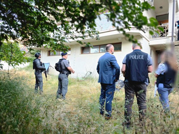 ​Bastisje për kontrabandim me migrantë në Mitrovicë, arrestohet 1 person, sekuestrohet 1 pushkë