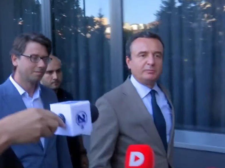 Kurti mbërrin në Kuvend për takim me LDK-në: Jam optimist