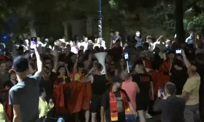 Propozimi i papritur nga protestuesit  Ç do të ndodhë më 23 korrik  Qytetarët  vërshojnë  rrugëve të Tiranës në marshimin e radhës
