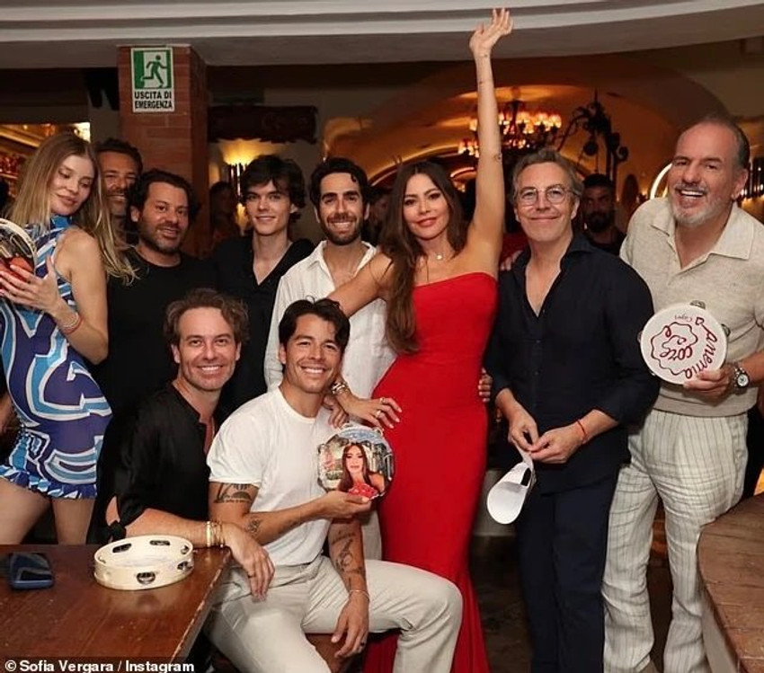 Sofia Vergara shkëlqen me paraqitjen e saj në bregdetin italian 2 Image