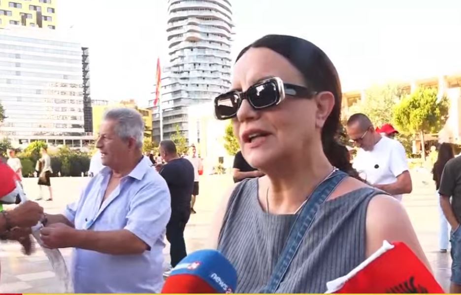 Protestuesja e zhgënjyer me Edi Ramën: E kam votuar tre herë, por jam gati në shesh ta pres dorën!
