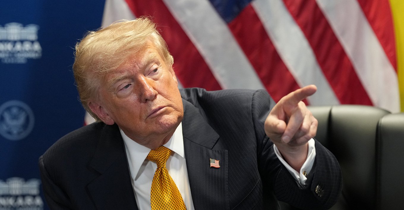SHBA ultimatum Teheranit për Hormuzin, Trump i drejtohet Iranin: 1,000 raketa janë gati nëse më prekni!