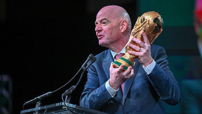 Infantino zbulon planin e FIFA-s