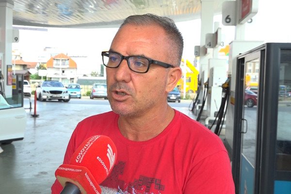 ​“Po na kufizohet çdo gjë”, çmimi i naftës arrin sërish 1.50 euro, reagojnë qytetarët
