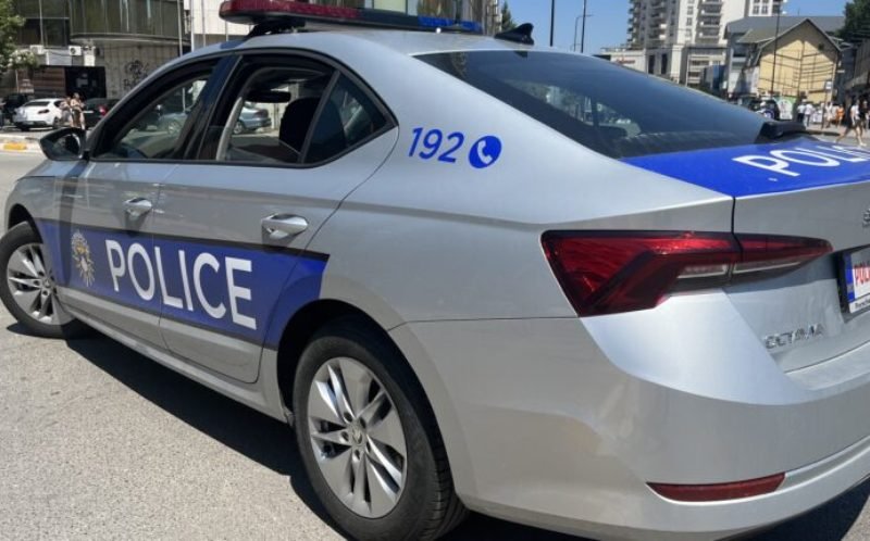 Goditi një fëmijë me veturë në Rahovec, e dërgoi në spital dhe u largua – policia e identifikon të dyshuarin