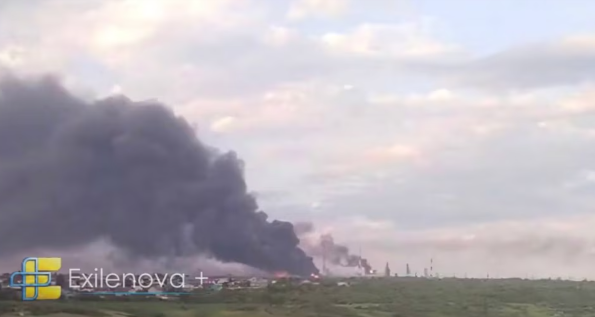 Ukraina sulmon me dronë një rafineri në Rusi