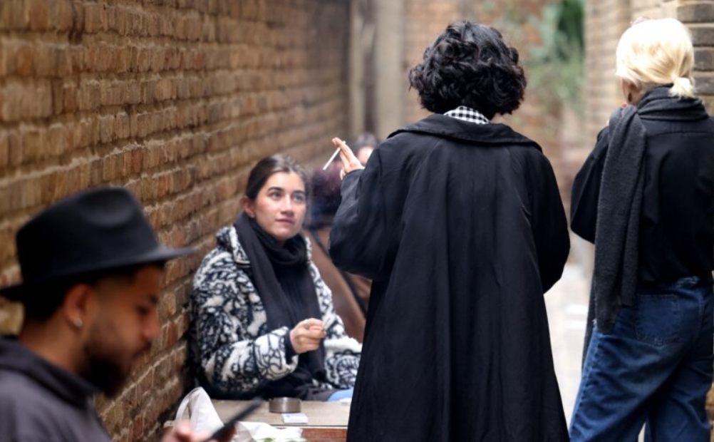 Kultura e kafeneve në Iran përballet me presion politik dhe ekonomik